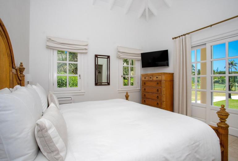 Sxm006 – Beachfront villa with pool and tennis on Plum Bay