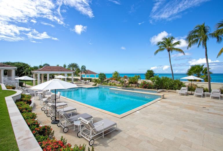 Sxm006 – Beachfront villa with pool and tennis on Plum Bay