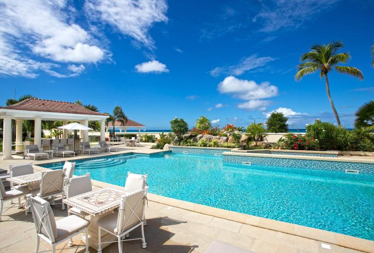 Sxm006 – Beachfront villa with pool and tennis on Plum Bay