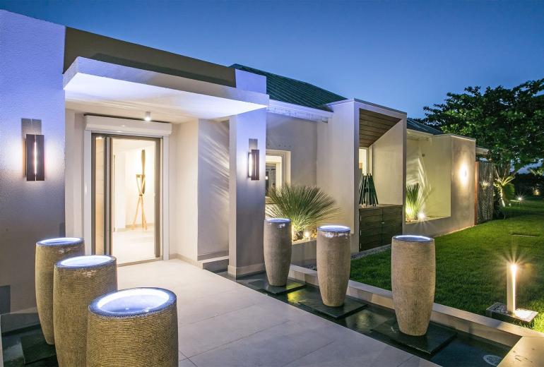 Sxm007 – Stylish sea-view villa with pool in Terres Basses