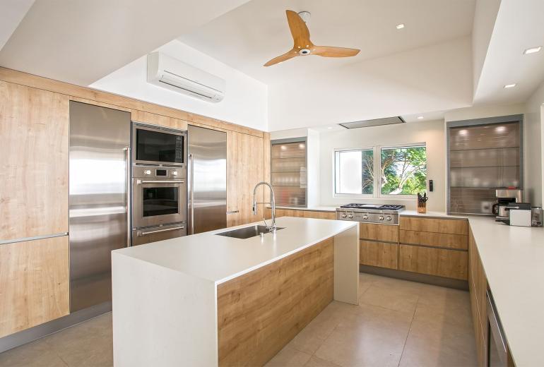 Sxm007 – Stylish sea-view villa with pool in Terres Basses