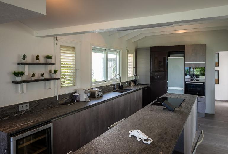 Sxm010 – Modern villa with ocean view near Plum Bay Beach