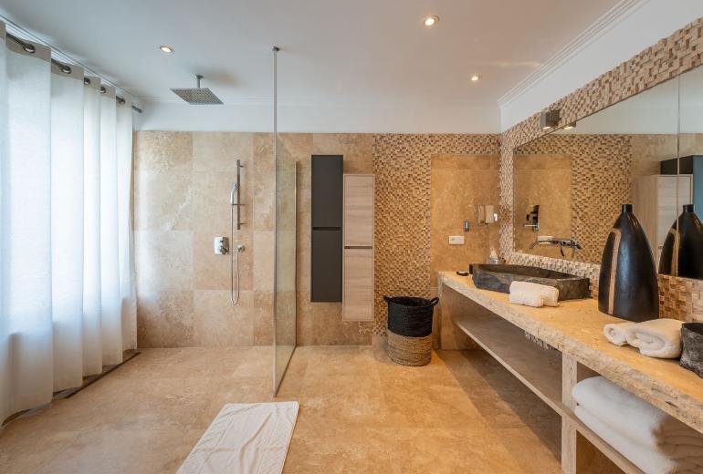 Sxm010 – Modern villa with ocean view near Plum Bay Beach