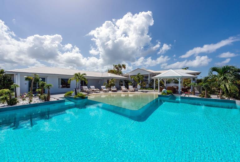 Sxm010 – Modern villa with ocean view near Plum Bay Beach