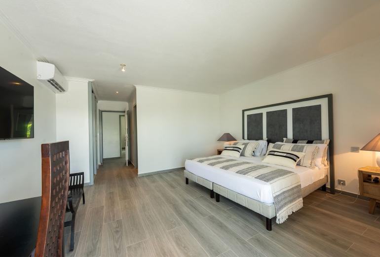 Sxm010 – Modern villa with ocean view near Plum Bay Beach