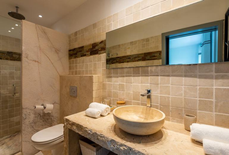 Sxm010 – Modern villa with ocean view near Plum Bay Beach
