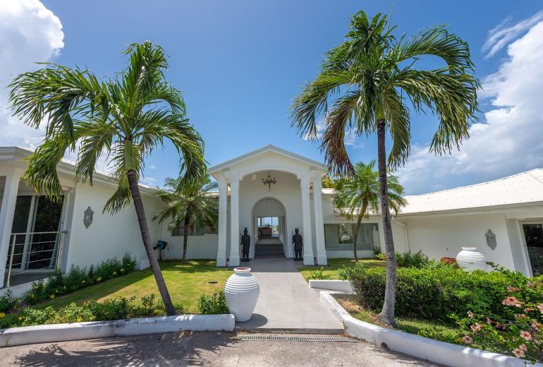 Sxm010 – Modern villa with ocean view near Plum Bay Beach