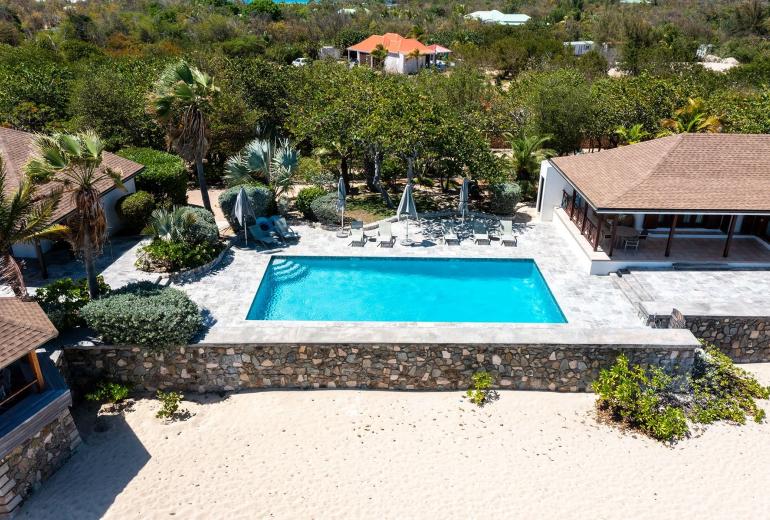 Sxm011 – Charming beachfront villa on Baie Longue Beach
