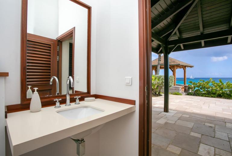 Sxm011 – Charming beachfront villa on Baie Longue Beach