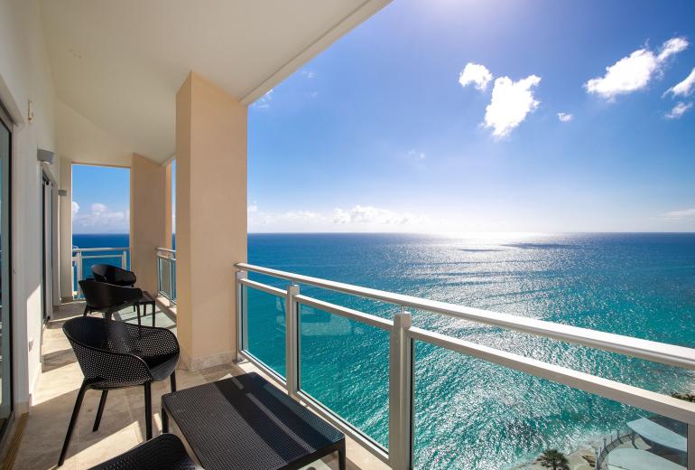 Sxm043 – Penthouse frente al mar con terraza en The Cliff