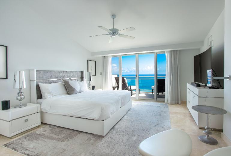 Sxm043 – Oceanfront penthouse with terrace at The Cliff
