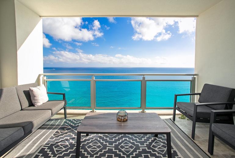 Sxm043 – Penthouse frente al mar con terraza en The Cliff