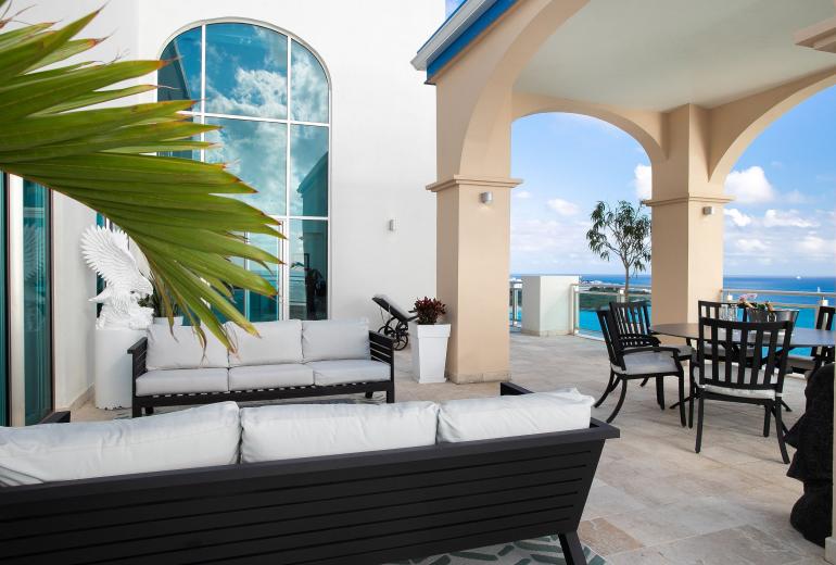 Sxm043 – Penthouse frente al mar con terraza en The Cliff