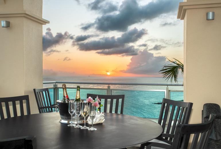Sxm043 – Penthouse frente al mar con terraza en The Cliff