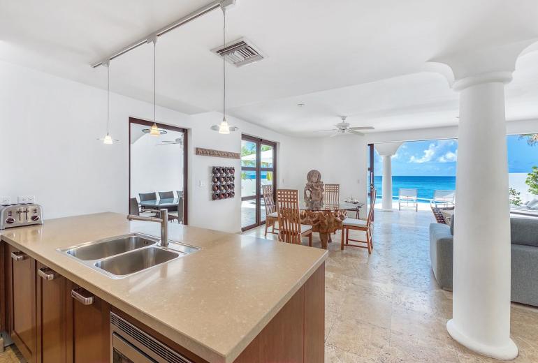 Sxm055 – Villa en bord de mer avec piscine à Cupecoy