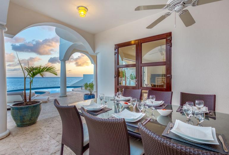 Sxm055 – Villa en bord de mer avec piscine à Cupecoy