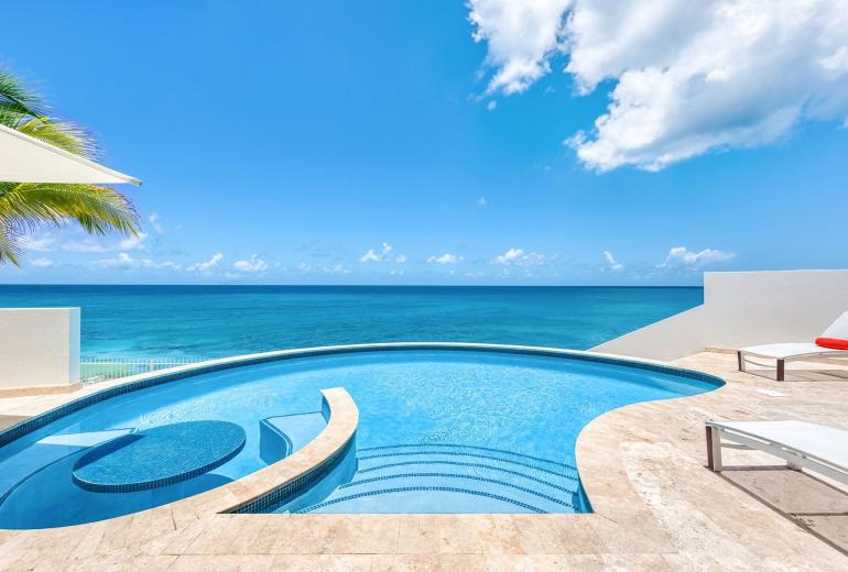 Sxm055 – Villa frente a la playa con piscina en Cupecoy