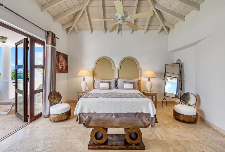 Sxm055 – Villa frente a la playa con piscina en Cupecoy