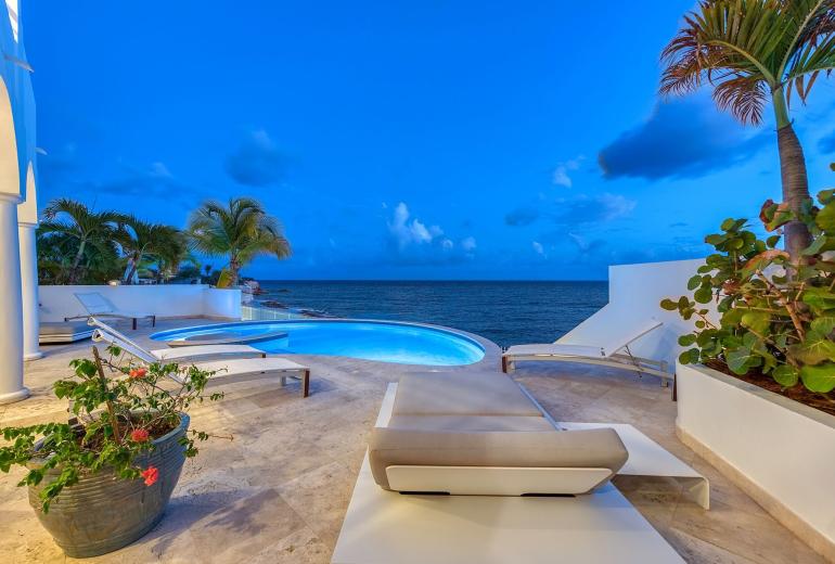 Sxm055 – Villa en bord de mer avec piscine à Cupecoy