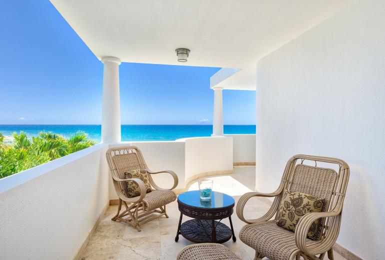 Sxm056 – Villa frente al mar con terraza en Cupecoy