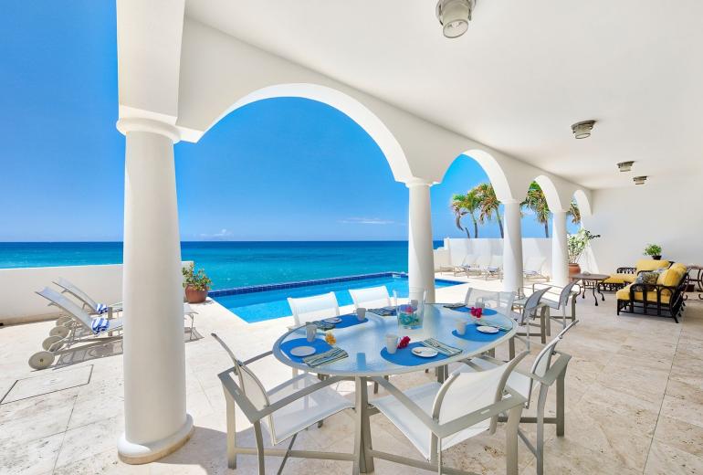 Sxm056 – Villa frente al mar con terraza en Cupecoy