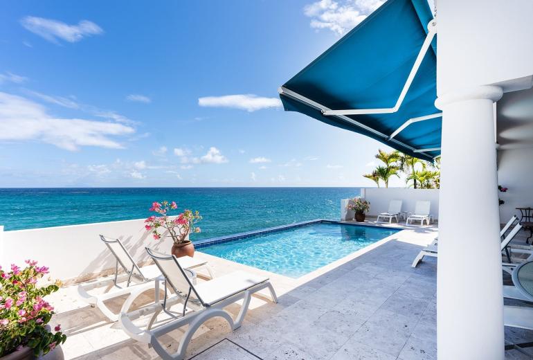 Sxm056 – Villa frente al mar con terraza en Cupecoy