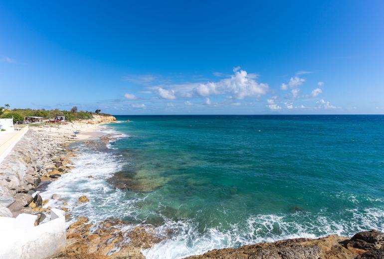 Sxm056 – Villa frente al mar con terraza en Cupecoy