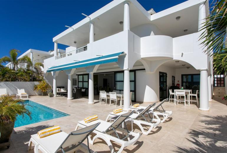 Sxm057 – Villa elegante con piscina en Cupecoy Beach