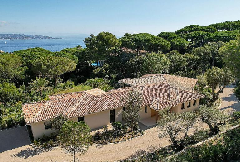 Azu084 - Villa Contemporaine à Saint-Tropez