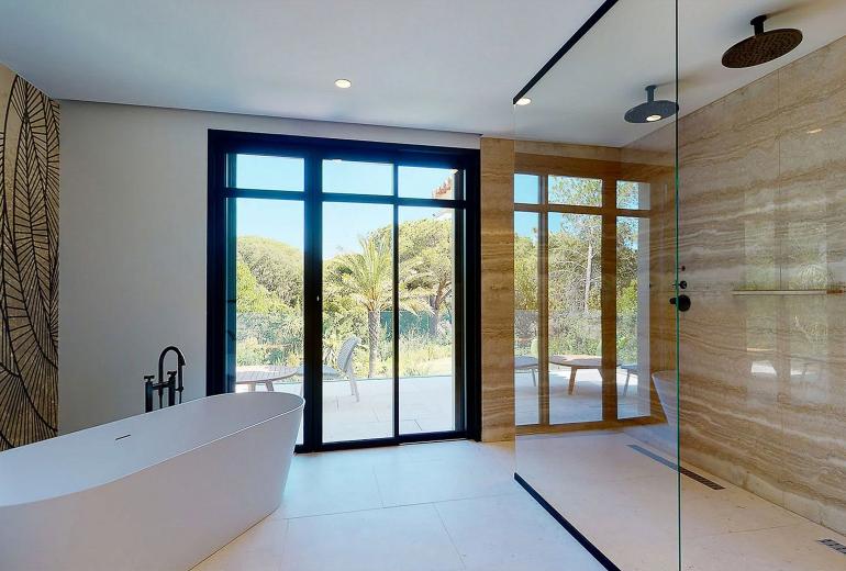 Azu084 - Villa Contemporaine à Saint-Tropez