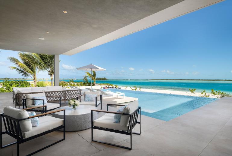 Tci002 – Élégante villa en bord de mer à Grace Bay