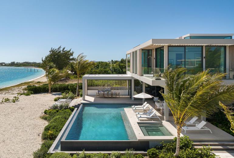 Tci002 – Élégante villa en bord de mer à Grace Bay