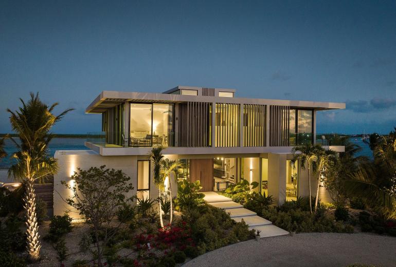 Tci002 – Elegante vila à beira-mar em Grace Bay