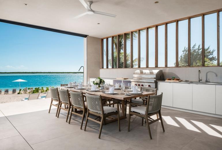 Tci002 – Elegante vila à beira-mar em Grace Bay