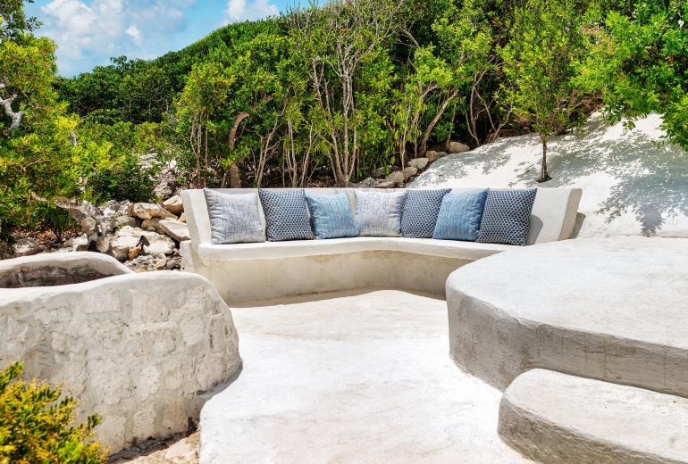 Tci006 – Hillside villa with sea views in Blue Mountain