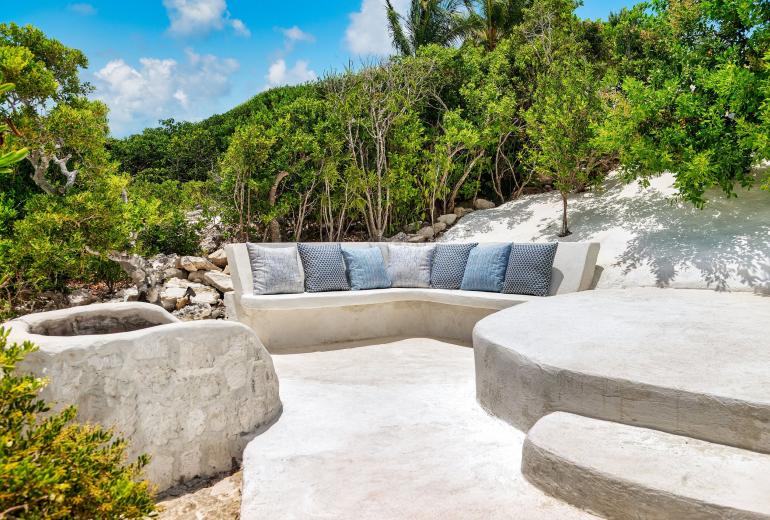 Tci006 – Hillside villa with sea views in Blue Mountain