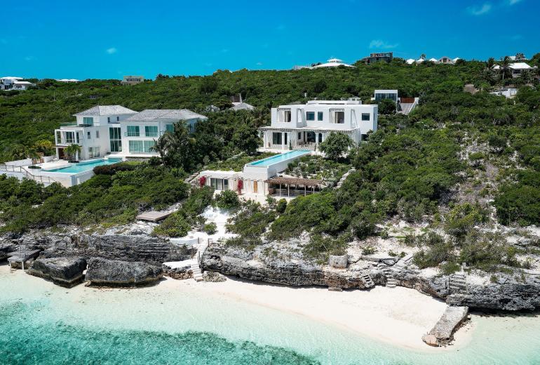 Tci006 – Hillside villa with sea views in Blue Mountain