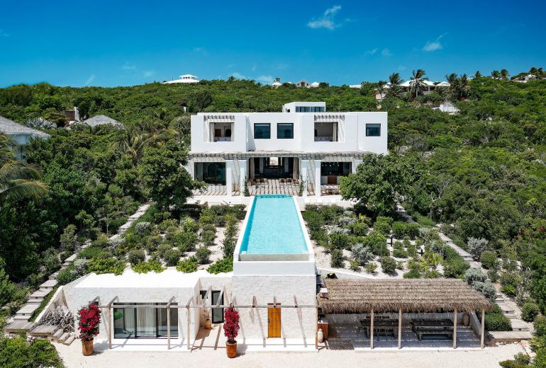 Tci006 – Hillside villa with sea views in Blue Mountain