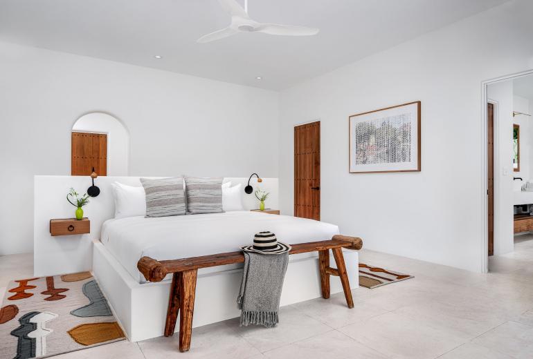 Tci006 – Hillside villa with sea views in Blue Mountain