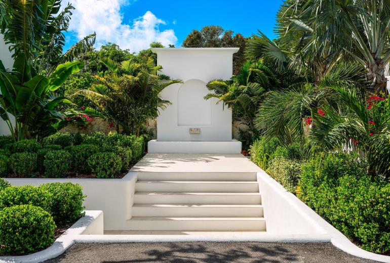 Tci006 – Hillside villa with sea views in Blue Mountain
