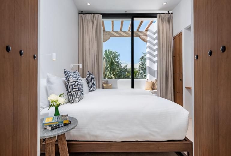 Tci006 – Hillside villa with sea views in Blue Mountain