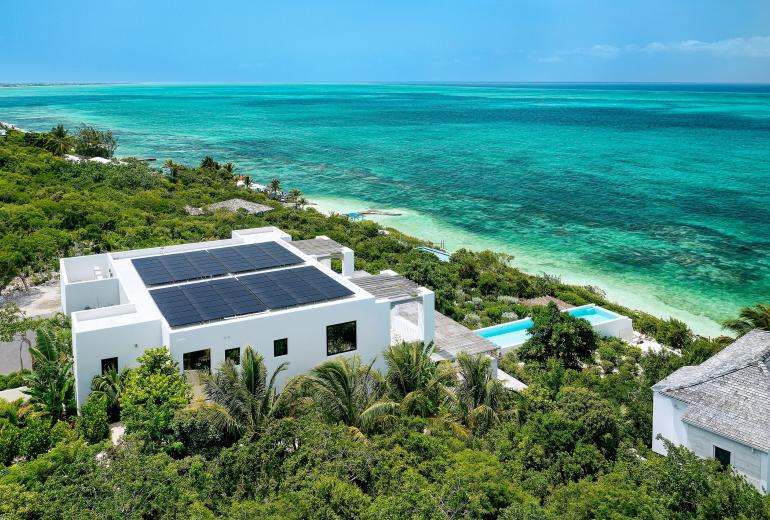 Tci006 – Hillside villa with sea views in Blue Mountain
