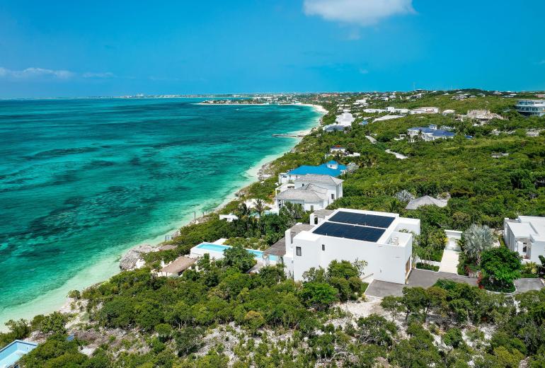 Tci006 – Hillside villa with sea views in Blue Mountain