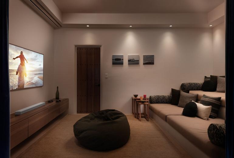 Tci006 – Hillside villa with sea views in Blue Mountain