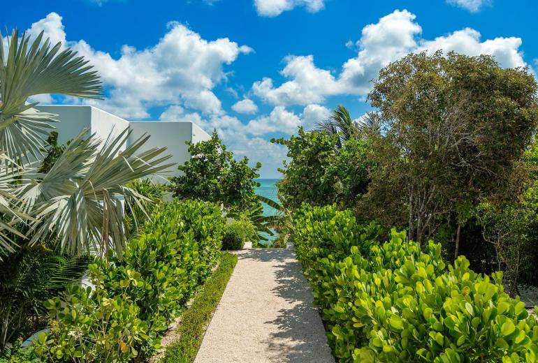 Tci006 – Hillside villa with sea views in Blue Mountain