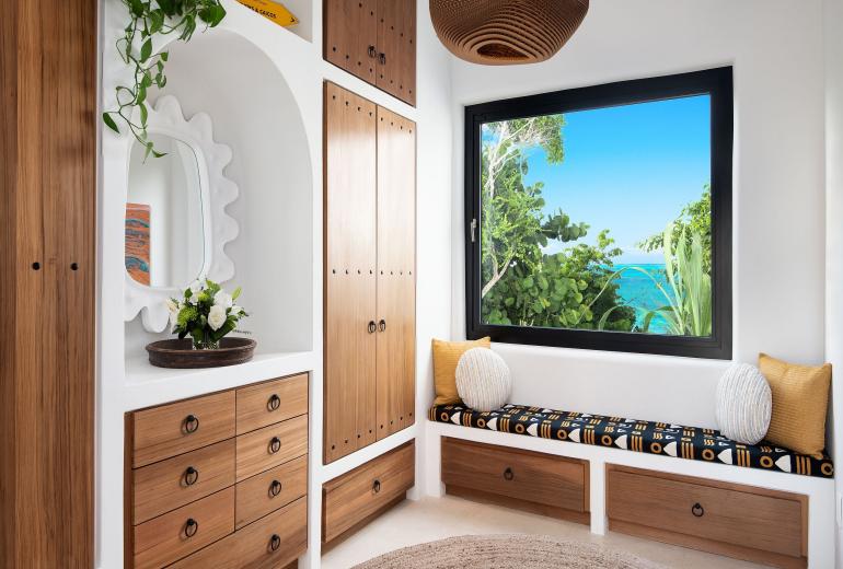 Tci006 – Hillside villa with sea views in Blue Mountain