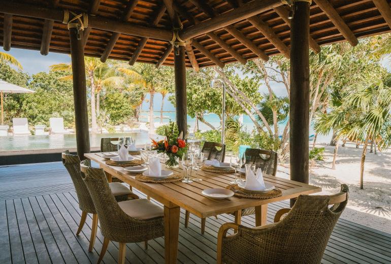 Tci008 – Villa en bord de mer avec piscine à Grace Bay