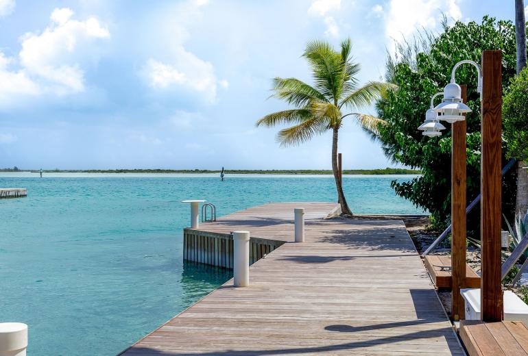 Tci008 – Villa en bord de mer avec piscine à Grace Bay