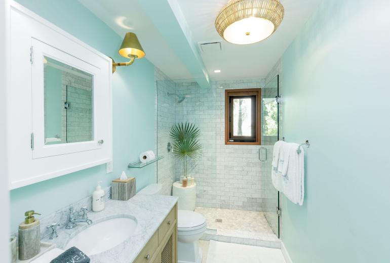 Tci008 – Beachfront villa with pool in Grace Bay