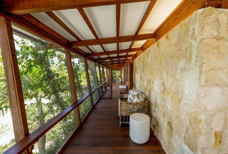 Tci008 – Villa en bord de mer avec piscine à Grace Bay